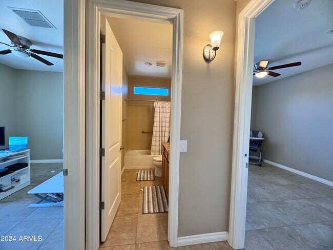 Foto del edificio - 172 CRESCENT Pl