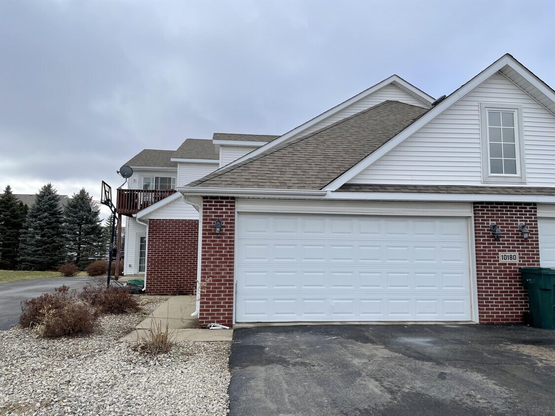 Primary Photo - 10180 Clearwing Ln
