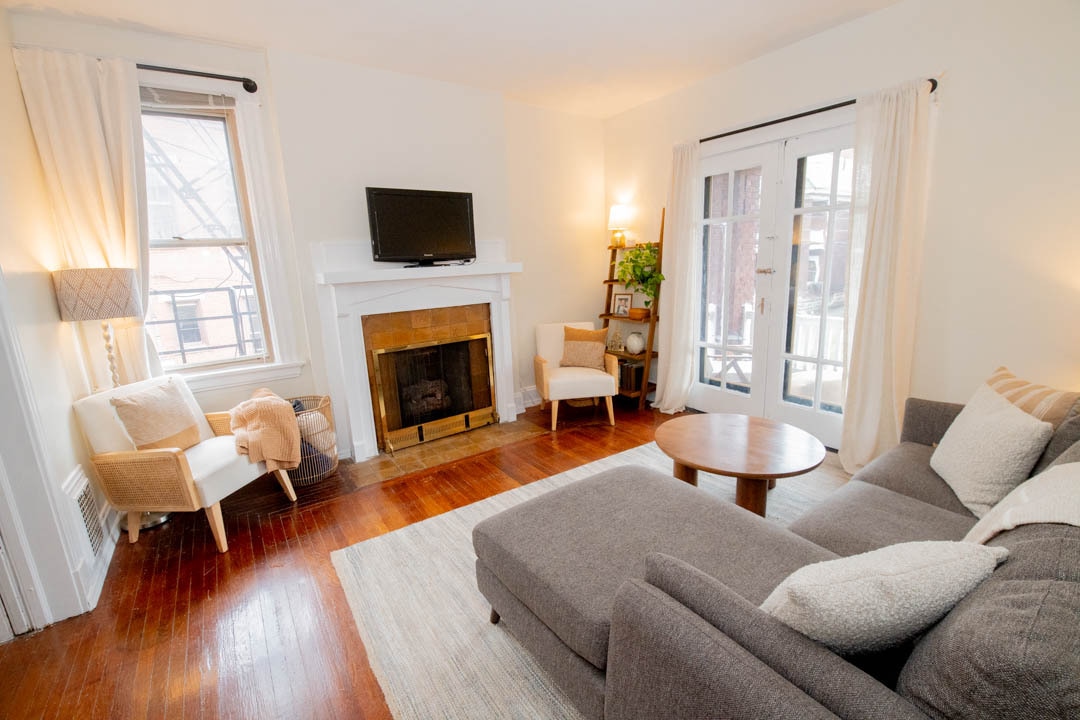 Primary Photo - 1628 De Sales Ln