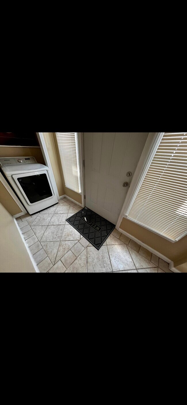 Foto del edificio - 6 1/2 Floyd Rd