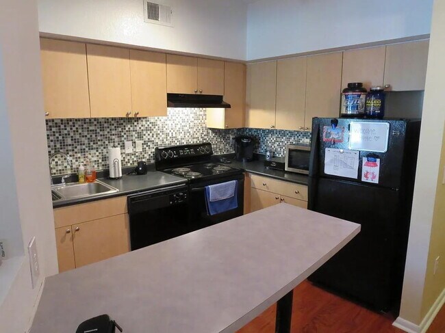 Foto del edificio - "Charming 1-Bedroom Retreat in Tampa's Heart – 721 Sq Ft of Comfort!"