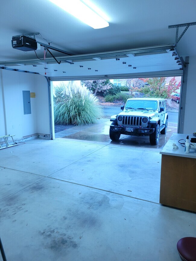 Foto del edificio - 396 Patricia Ln