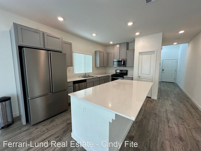 Foto del edificio - 5 br, 3 bath House - 1321 Old Barn Rd