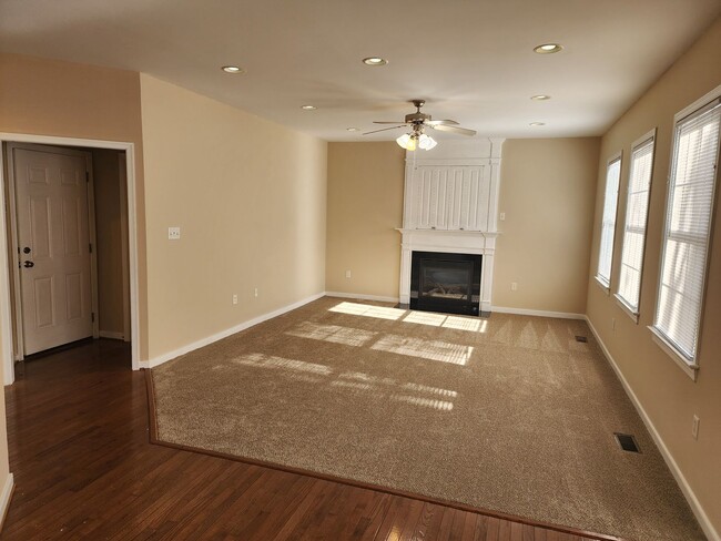 Building Photo - Stunning and Luxurious 4 Bedroom 2.5 Bath Home in the Crosspoint Subdivision