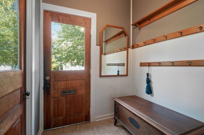 Foto del edificio - Classic West-side 3 Bedroom