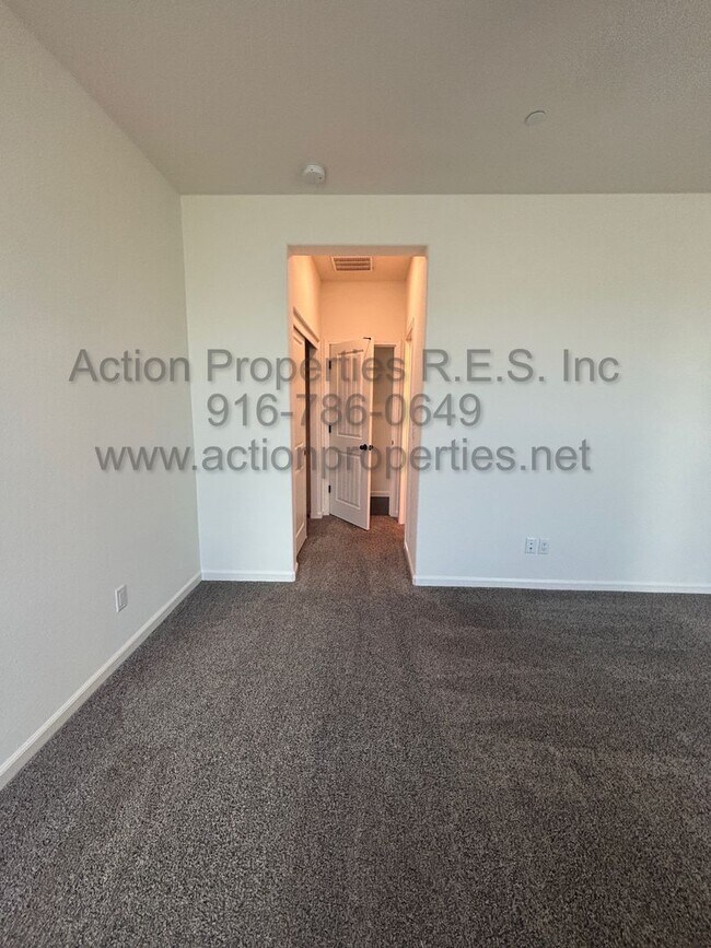 Foto del edificio - Solar - Whitney Ranch The Ridge: Beautiful Single Story, Immaculate 3Bed 2 Bathroom,  Access to R...