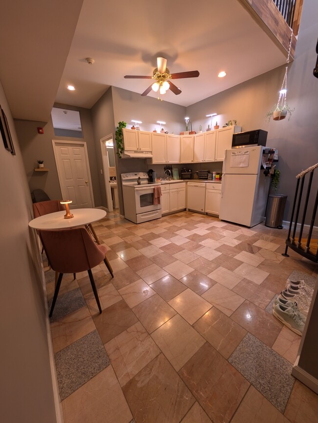 Foto del edificio - 4219 Ridge Ave