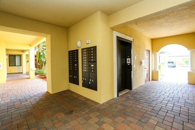 Building Photo - ** TREVISO BAY 2/2 TREVI ** SEASONAL RENTA...