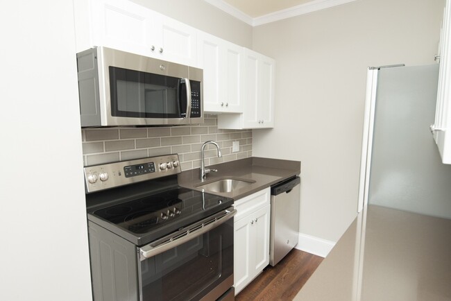 Foto del edificio - 817 W Lakeside Pl
