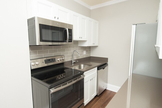 Foto del edificio - 817 W Lakeside Pl