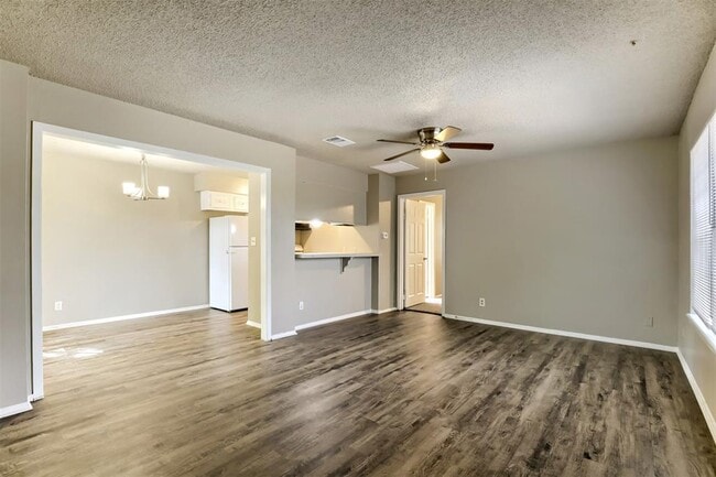 Building Photo - 1302 Radcliff Dr
