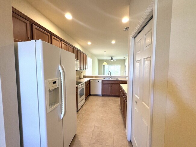 Building Photo - New Rental Available in Stoneybrook at Venice!