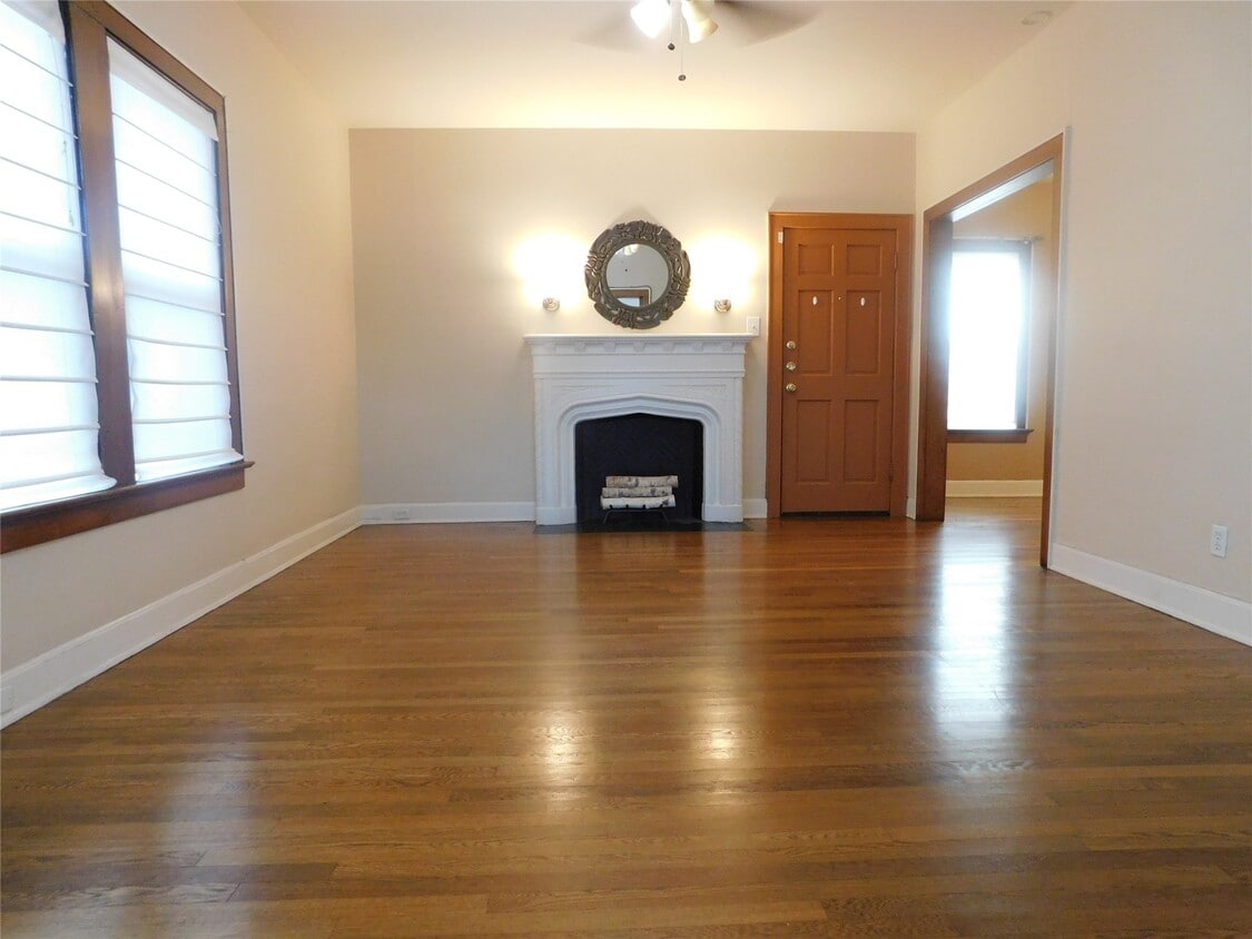 Foto principal - 1915 Cleburne St