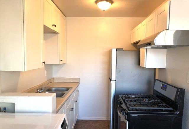 Building Photo - Charming 1-Bedroom Oasis – Move-in Ready &...