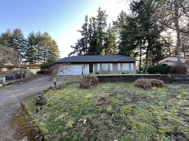 Foto del edificio - Luxury Corner-Lot Retreat in the Heart of Beaverton with Stone Accents, Chef’s Kitchen & Private ...