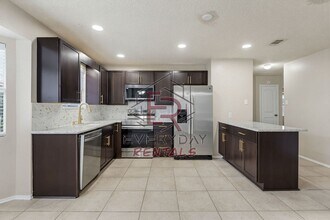 Building Photo - 3005 Thoroughbred Dr