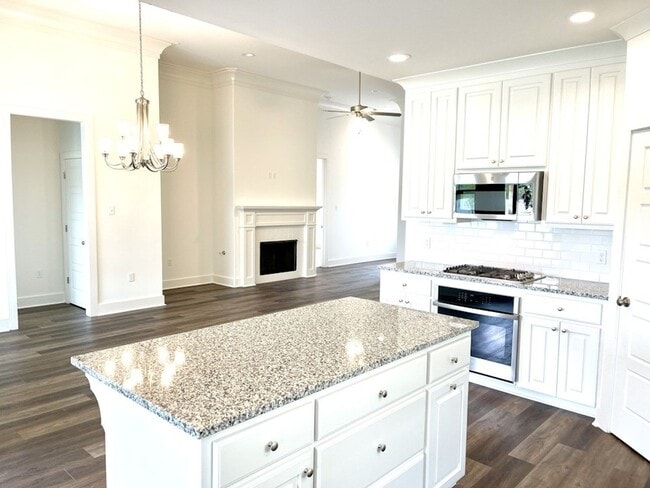 Foto del edificio - 4 Bedroom Home in Willows at Bayou Fountain
