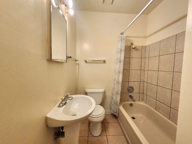 Foto del edificio - 1637 Cedar St