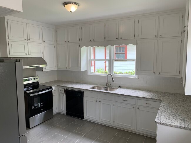 Updated Kitchen - New Appliances - 1520 36th St N