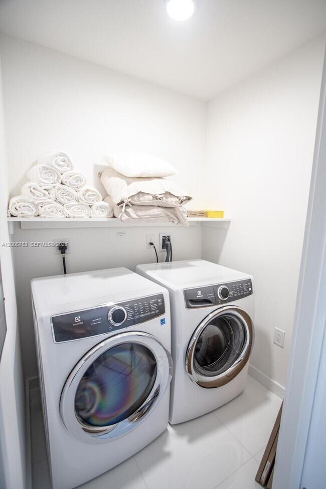 Foto del edificio - 851 NE 1st Ave