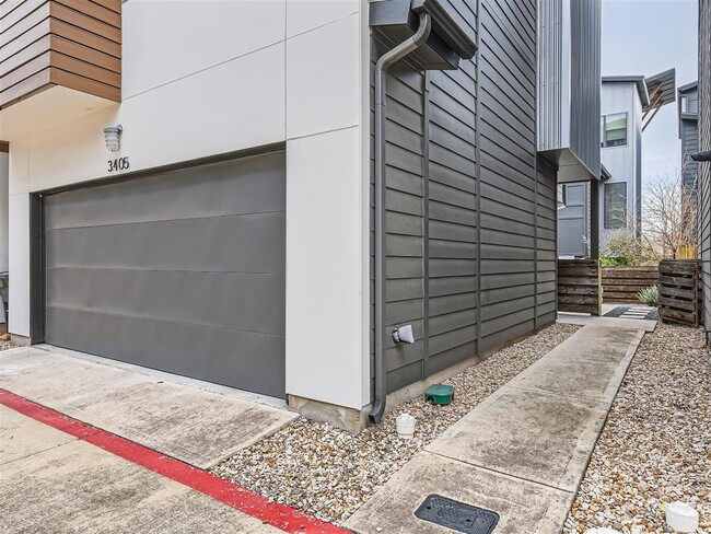 Foto del edificio - 3405 Charlotte Rose Drive