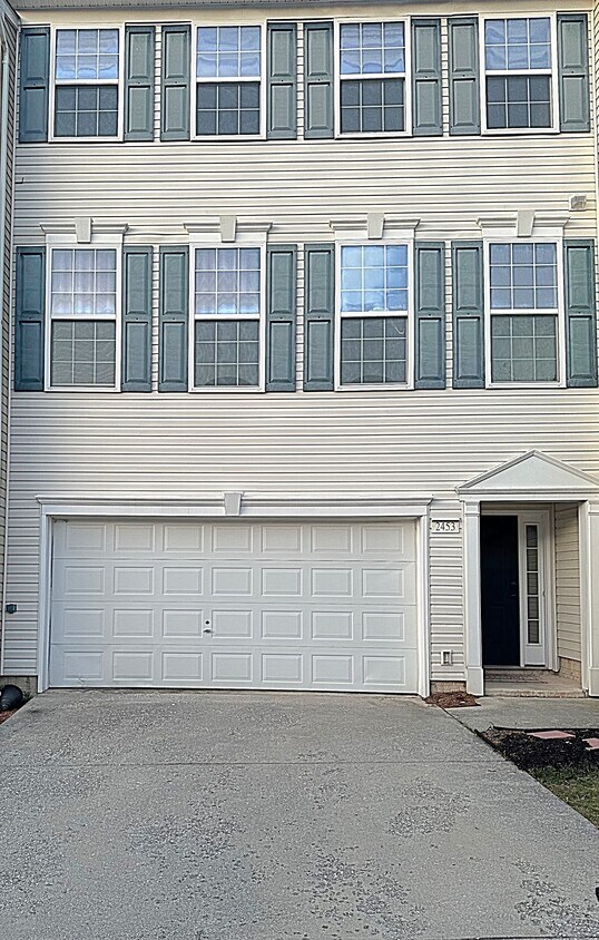 Foto principal - 2453 Walnut Bottom Rd