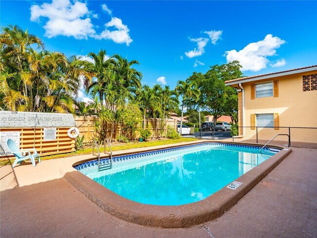 Foto del edificio - 8704 NW 35th St