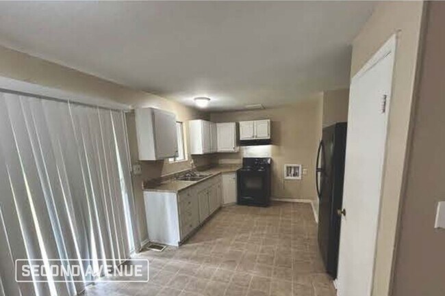 Foto del edificio - 5041 Inverness Dr