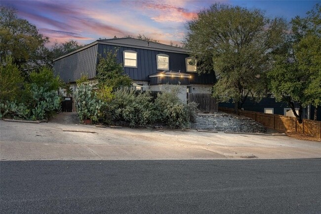 Foto del edificio - 2800 Westhill Dr