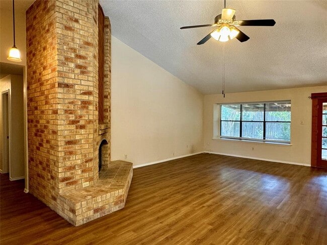 Building Photo - 2800 Goldbridge Dr