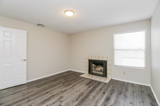 Building Photo - 3869 W Elgin St