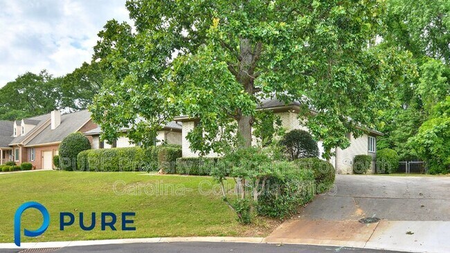 Foto del edificio - 115 Wexwood Ct