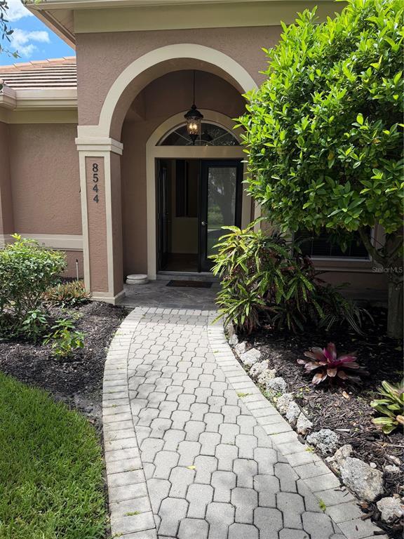 Foto del edificio - 8544 Park Shore Ln