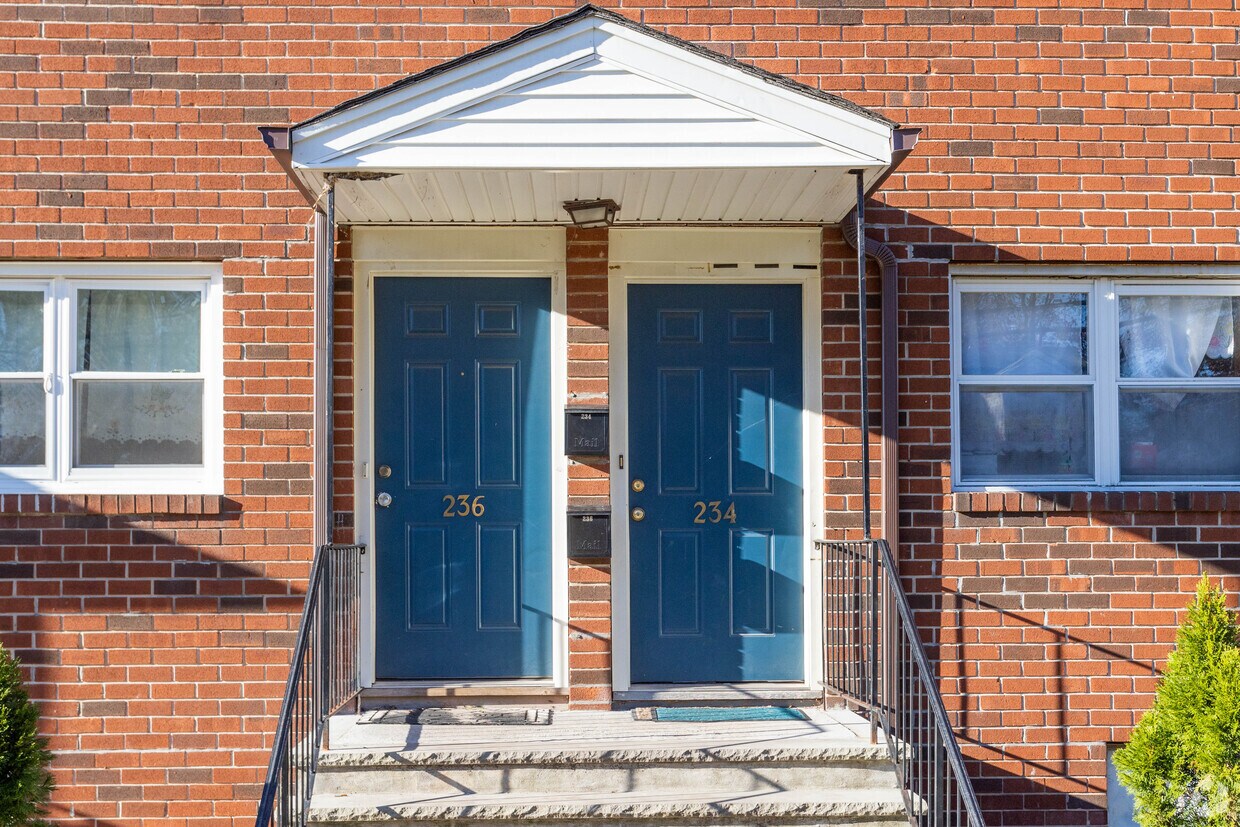 Entrance - 224-240 S 7th Ave