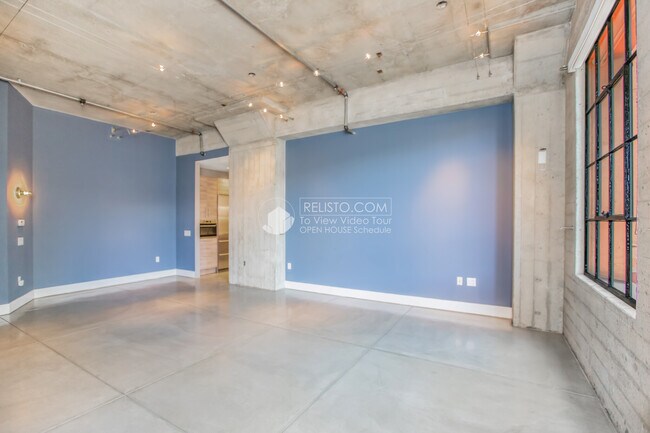 Foto del edificio - 300 Beale St