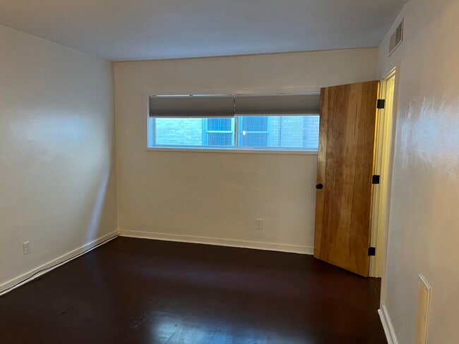 Building Photo - Top Flat
