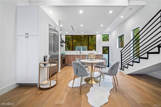 Building Photo - 3 br, 2.5 bath House - 1447 N Martel Ave