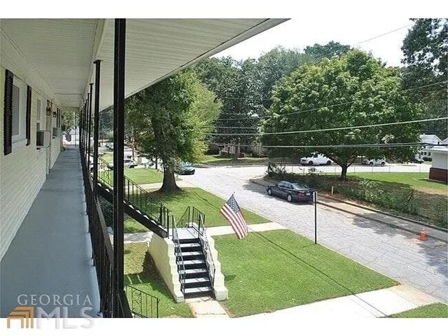 Interior Photo - 585 Marina St
