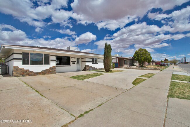 Building Photo - 5703 Wren Ave