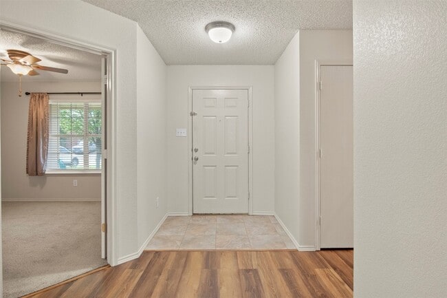 Building Photo - 536 Del Mar Dr