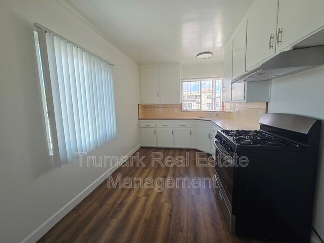 Foto del edificio - 311 N Pacific Ave