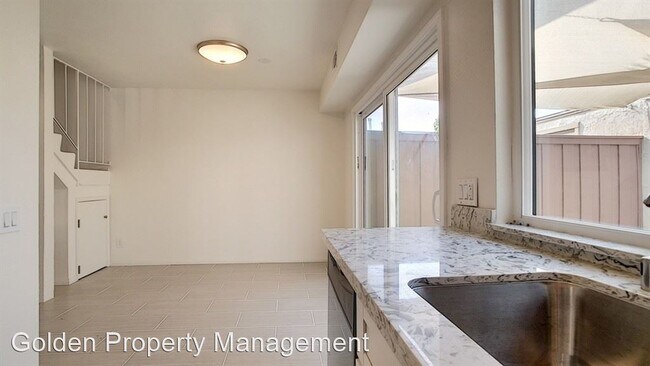 Building Photo - 9469 Carlton Oaks Dr