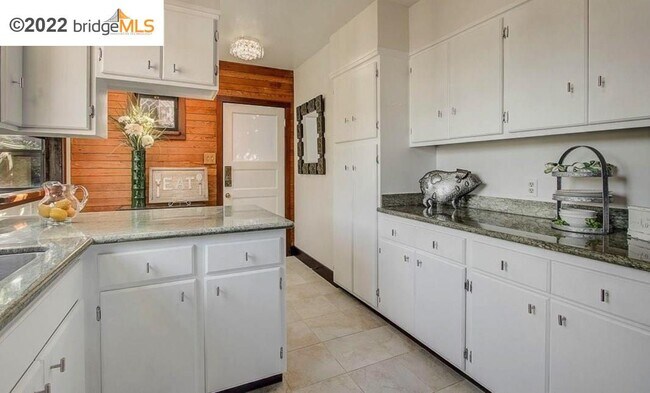 Foto del edificio - 107 Sunnyside Ave