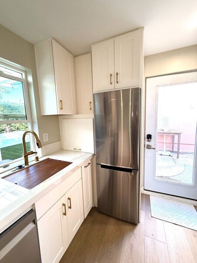 Building Photo - 8509 Croydon Ave