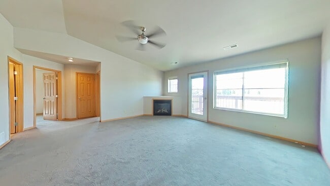 Foto del edificio - 3505D Fallon Dr