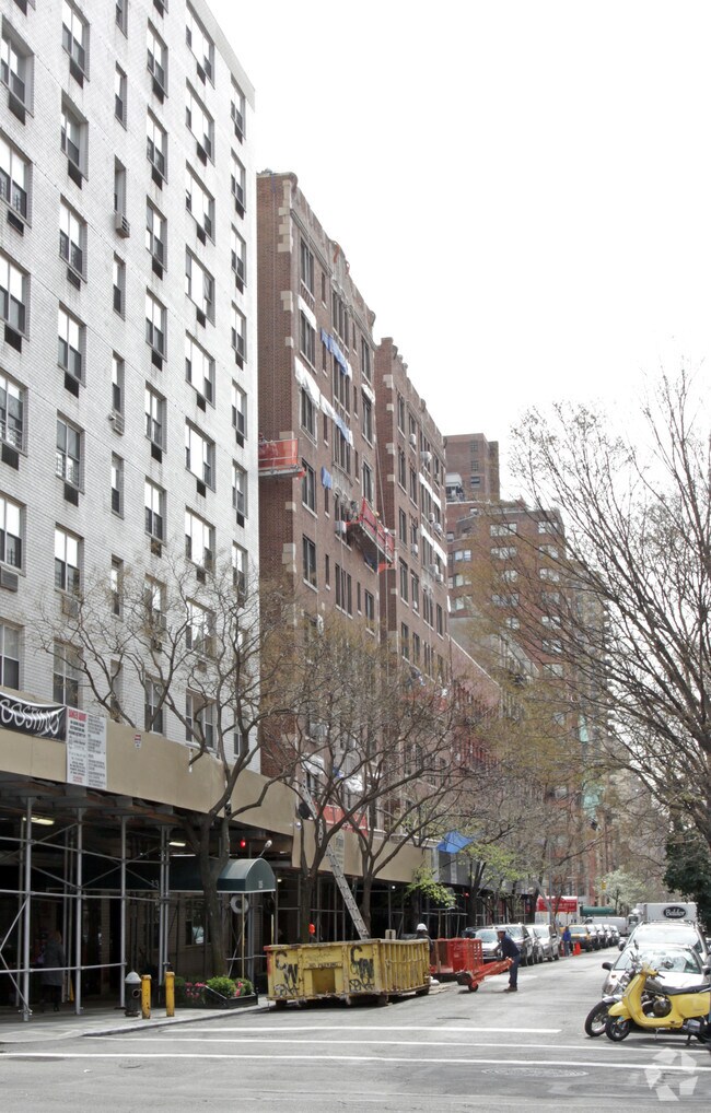 Primary Photo - 151 E 83rd St