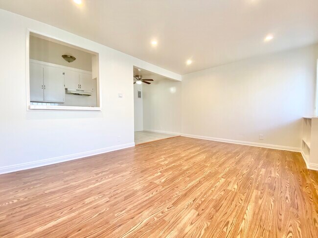 Foto del edificio - 1321 N Harvard Blvd