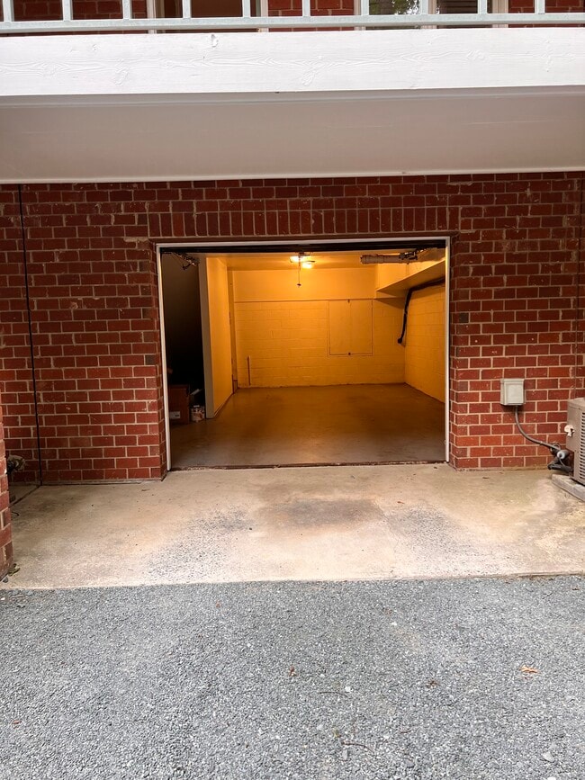 Building Photo - 407 McCauley St