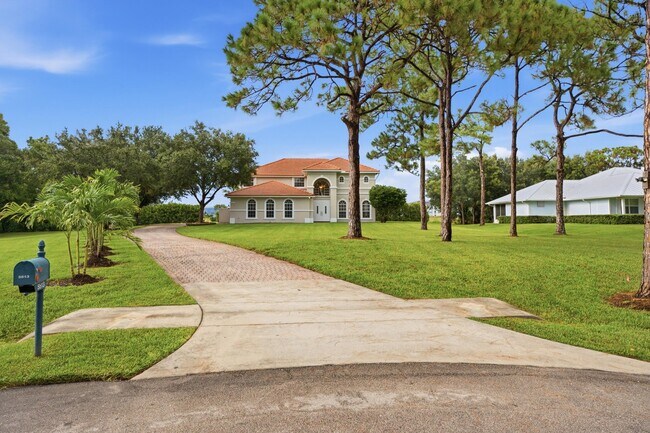 Building Photo - 5513 SW Windward Way