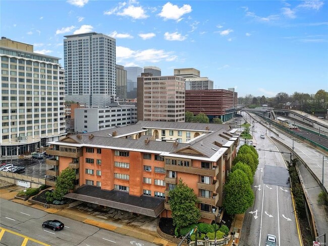 Foto del edificio - 250 S Brentwood Blvd